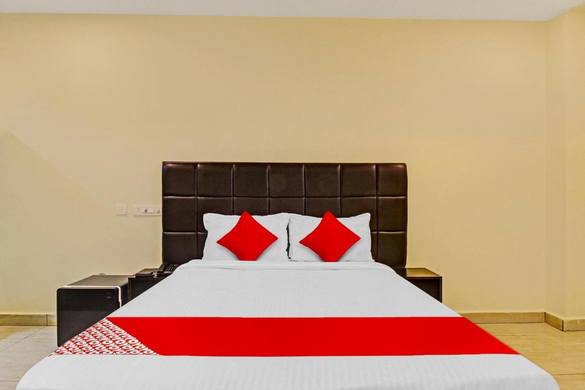 Super Hotel O Lakshmi Royal Inn Warangal Exterior foto